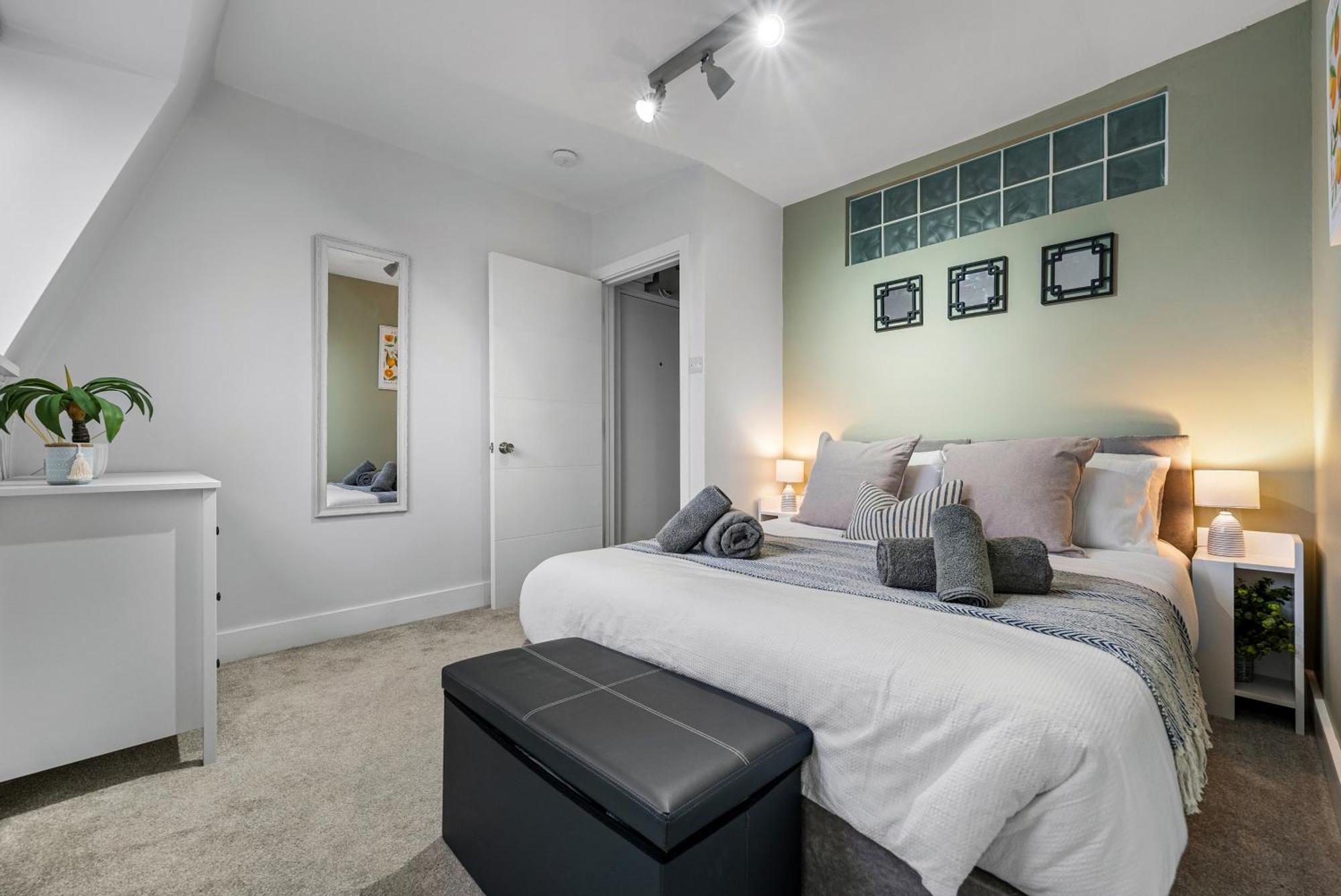 Apartment 2-br Chic, Stylish Southsea Apt, Great Views, Easter Special Offer! Spacious & Free Parking Permit, Sleeps 4 - By Blue Puffin *