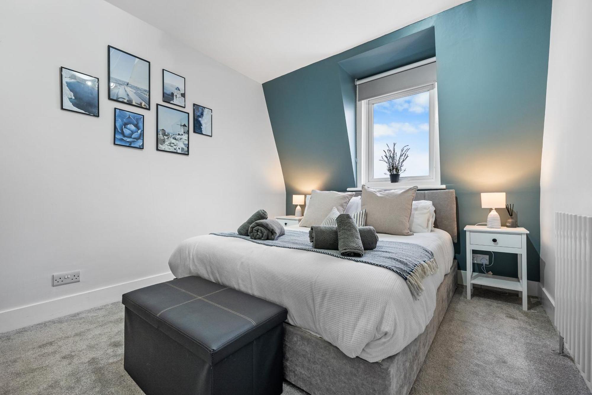 2-br Chic, Stylish Southsea Apt, Great Views, Easter Special Offer! Spacious & Free Parking Permit, Sleeps 4 - By Blue Puffin *