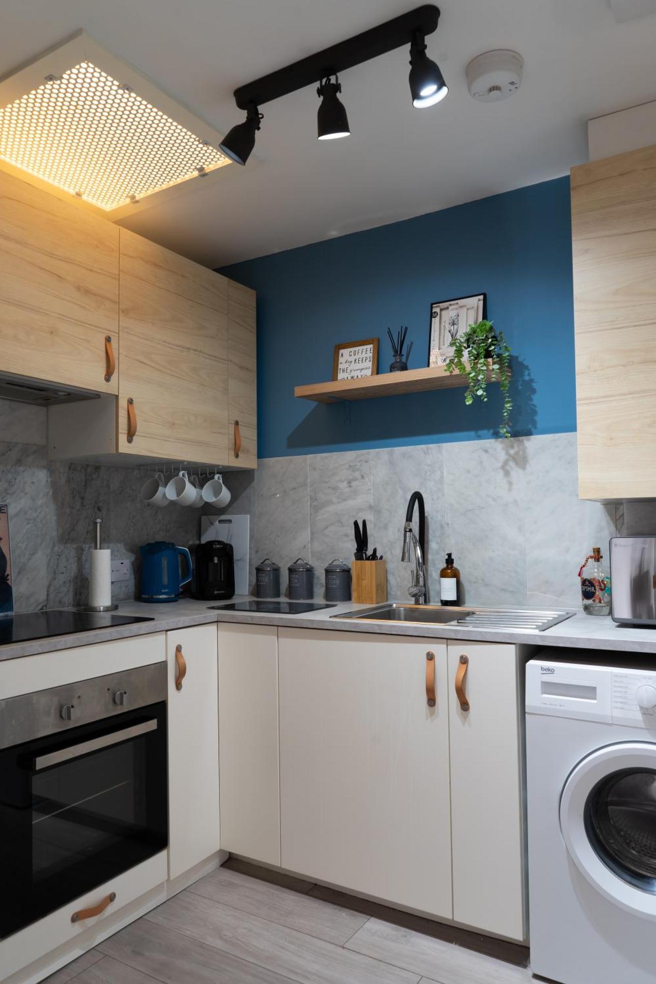 Apartment 2-br Chic, Stylish Southsea Apt, Great Views, Easter Special Offer! Spacious & Free Parking Permit, Sleeps 4 - By Blue Puffin
