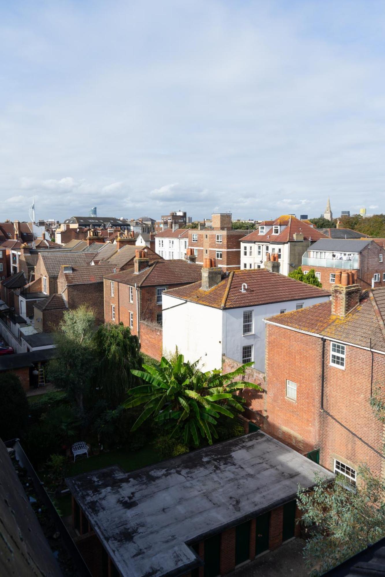 Apartment 2-br Chic, Stylish Southsea Apt, Great Views, Easter Special Offer! Spacious & Free Parking Permit, Sleeps 4 - By Blue Puffin