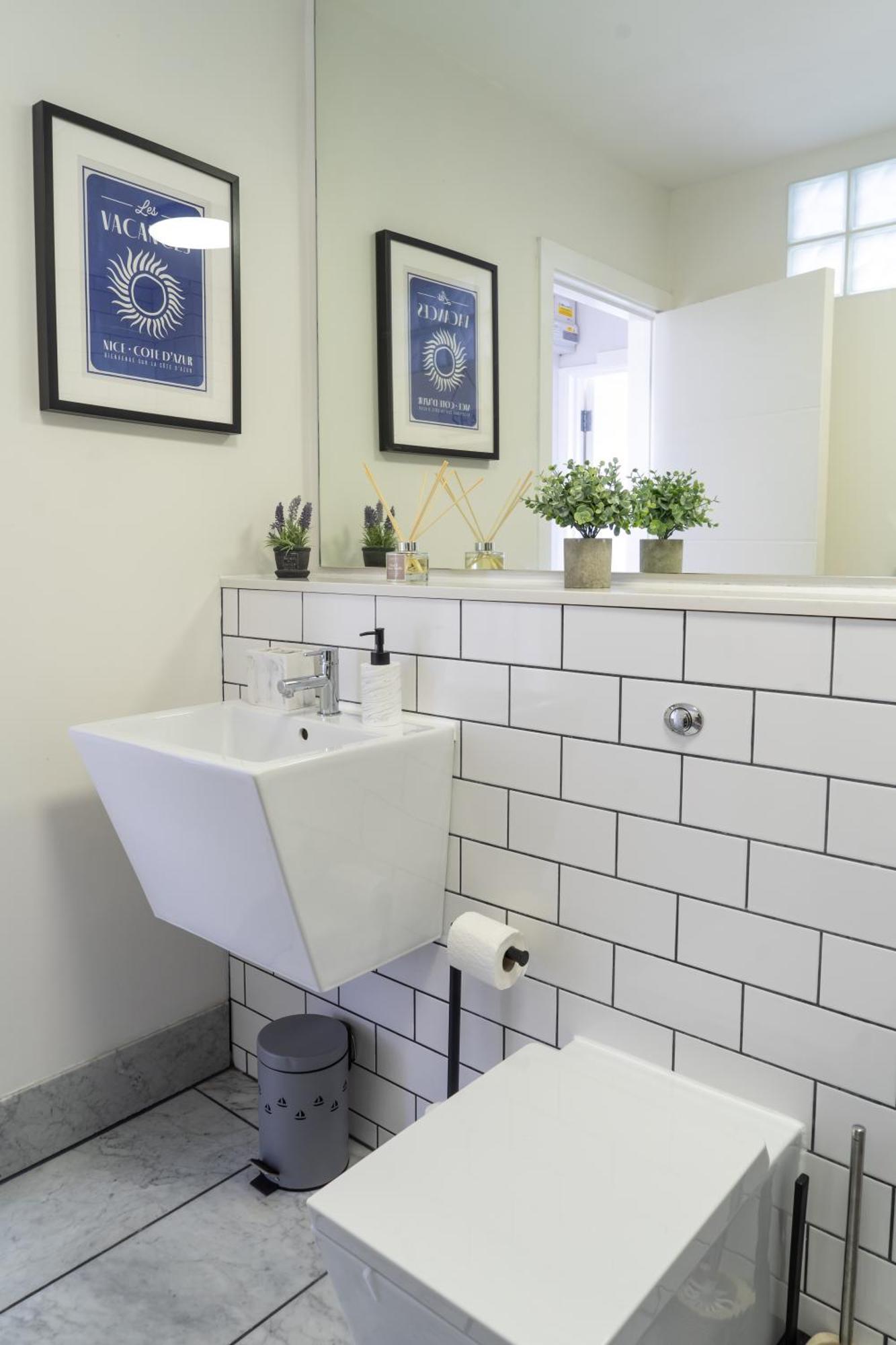 Apartment 2-br Chic, Stylish Southsea Apt, Great Views, Easter Special Offer! Spacious & Free Parking Permit, Sleeps 4 - By Blue Puffin Portsmouth