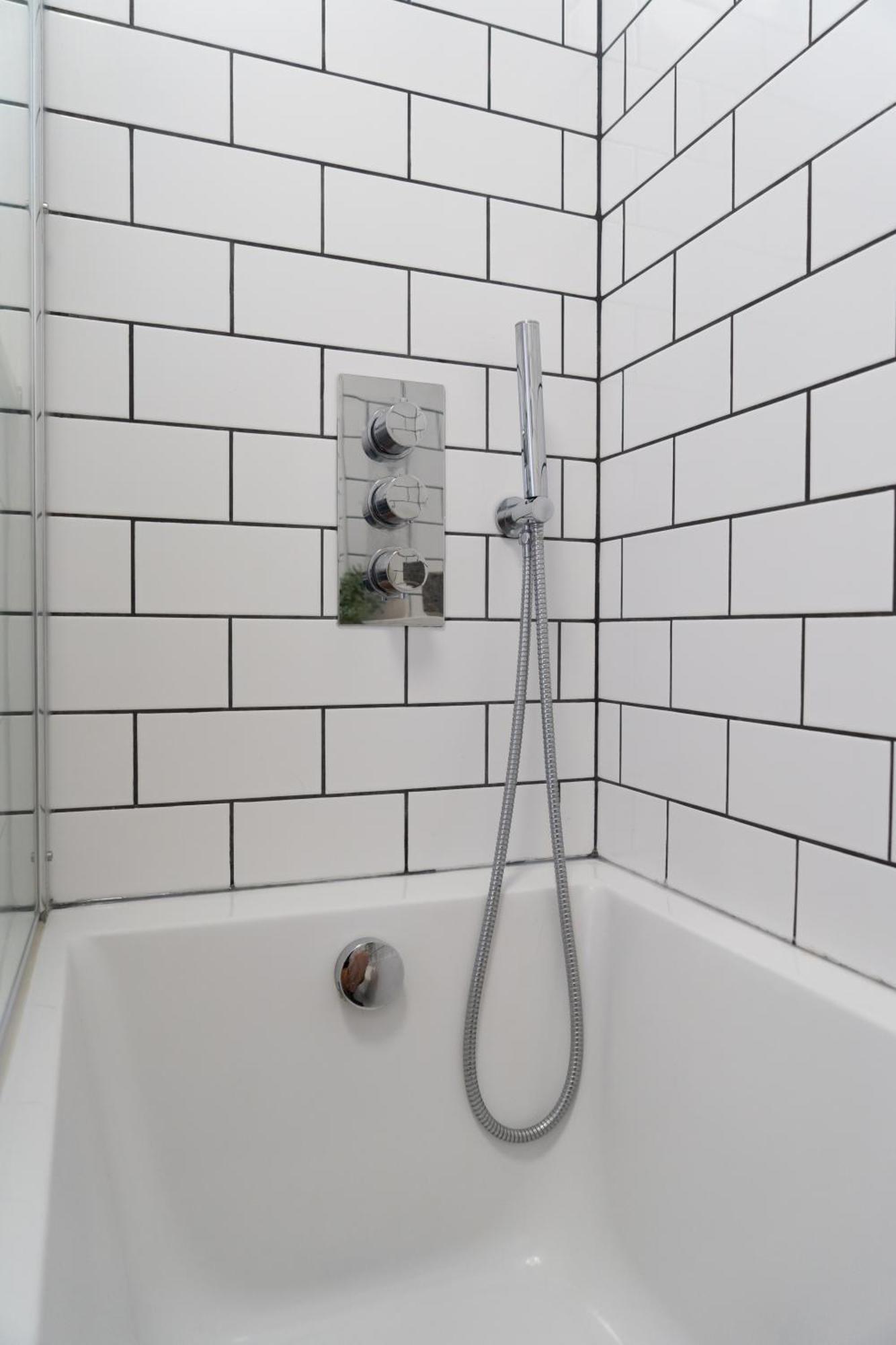 2-br Chic, Stylish Southsea Apt, Great Views, Easter Special Offer! Spacious & Free Parking Permit, Sleeps 4 - By Blue Puffin Apartment