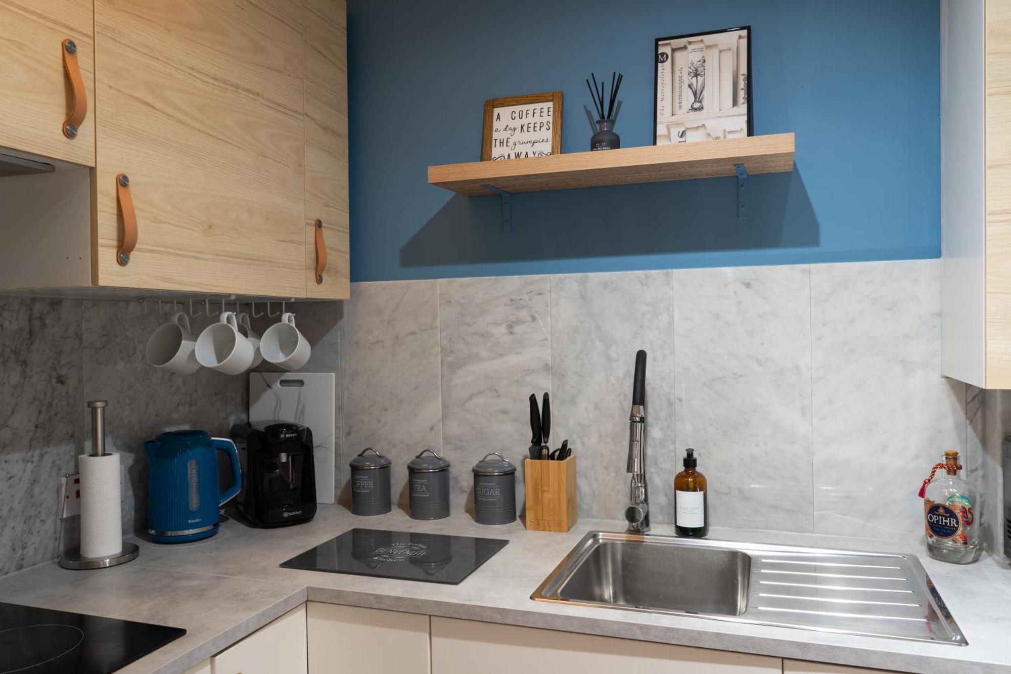 2-br Chic, Stylish Southsea Apt, Great Views, Easter Special Offer! Spacious & Free Parking Permit, Sleeps 4 - By Blue Puffin Apartment *