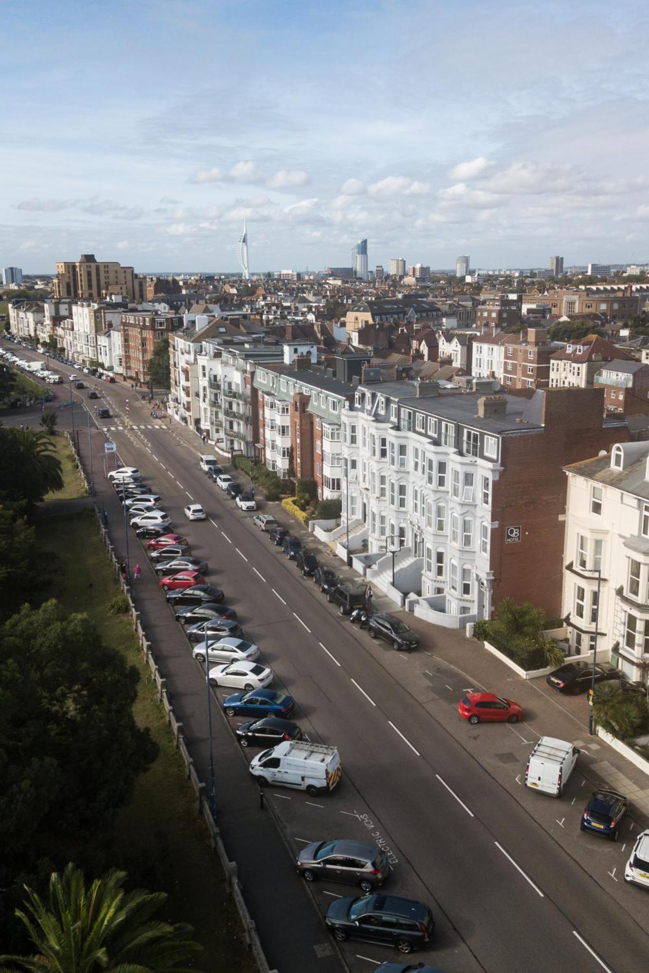 2-br Chic, Stylish Southsea Apt, Great Views, Easter Special Offer! Spacious & Free Parking Permit, Sleeps 4 - By Blue Puffin * Portsmouth