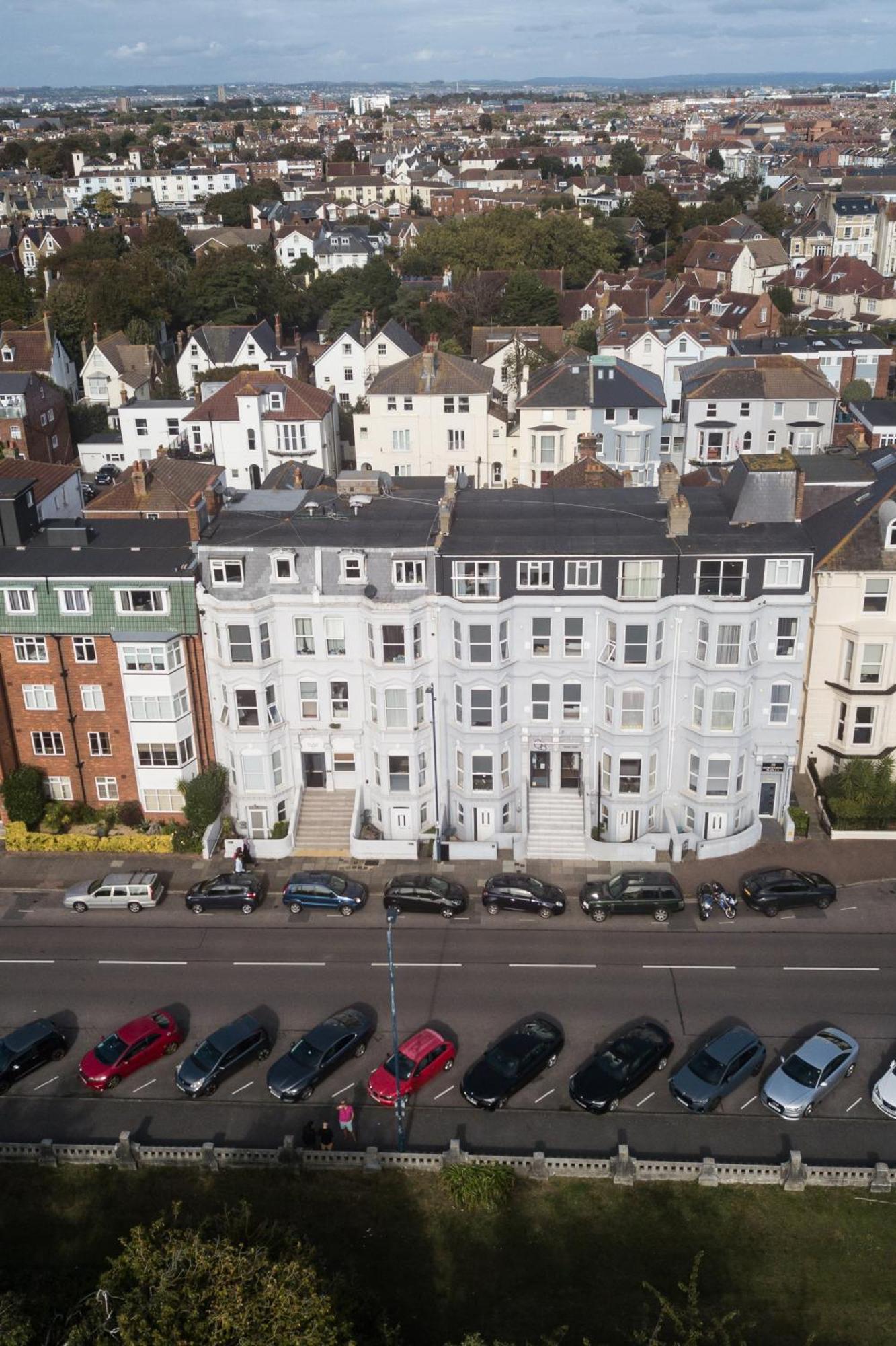 2-br Chic, Stylish Southsea Apt, Great Views, Easter Special Offer! Spacious & Free Parking Permit, Sleeps 4 - By Blue Puffin